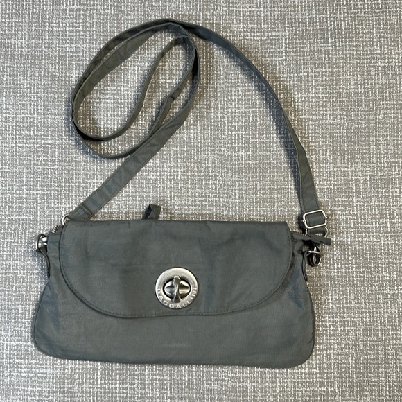 Baggallini Handbags - Baggallini Flap Crossbody Adjustable strap wristlet Messenger Bag grey